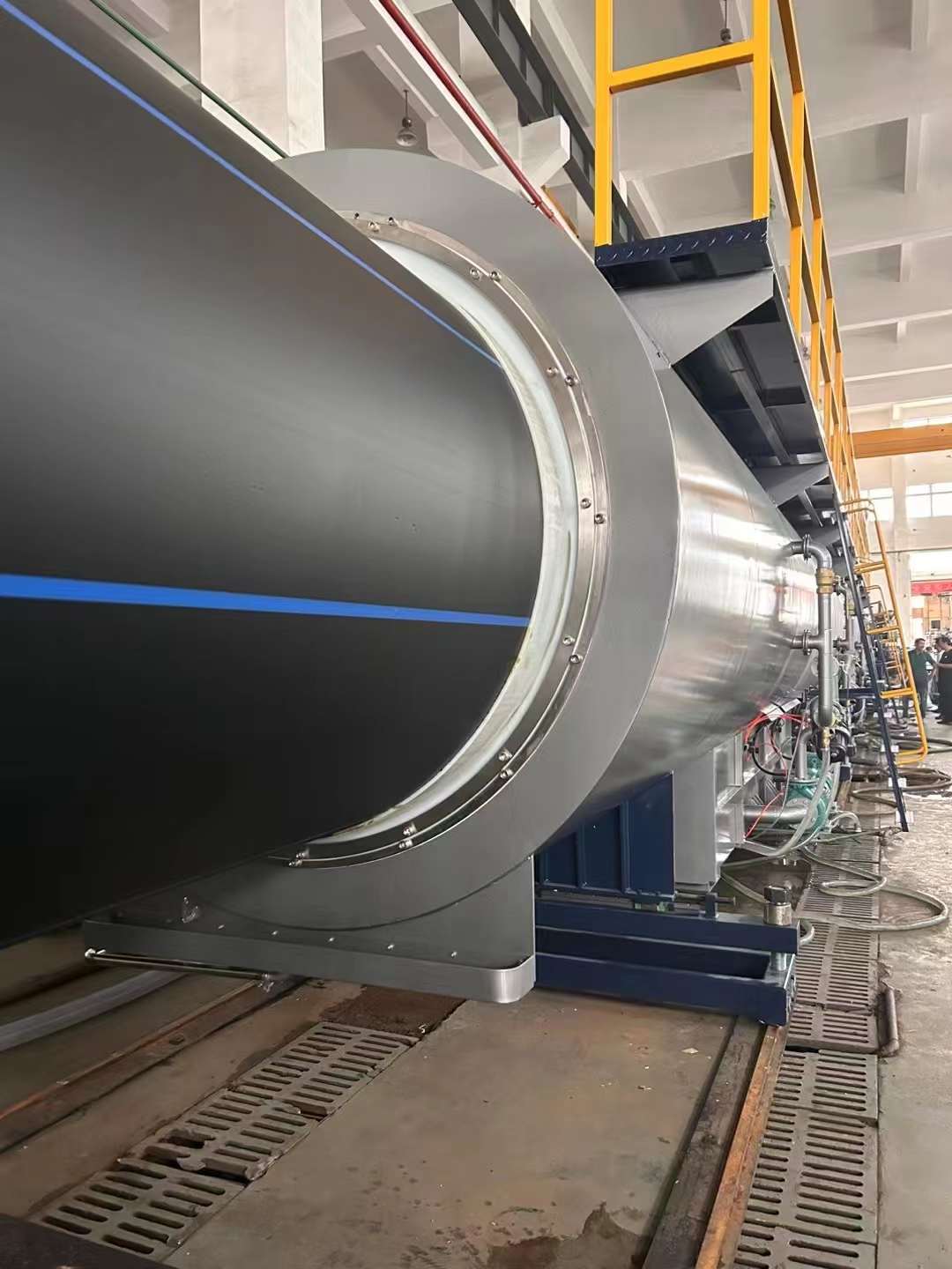 Μια νέα γραμμή παραγωγής διέλασης PE1600(SDR13.6) ολοκληρώθηκε με επιτυχία και περιμένει την παράδοση!