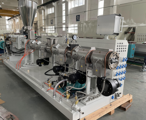 Πράγματα που συνθέτουν τη γραμμή εξώθησης πλαστικών σωλήνων