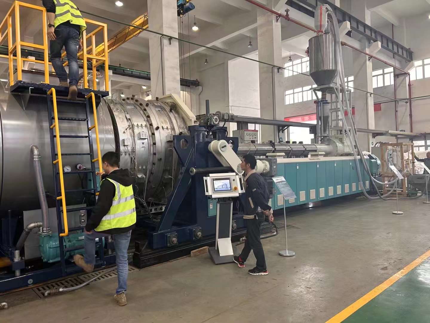 Βασικά σημεία για τον εξοπλισμό εκκίνησης και την τεχνολογία παραγωγής σωλήνων πολυαιθυλενίου με μεγάλες διαμέτρους άνω των 2000 mm